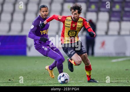 ANTWERPEN, BELGIEN - 11. FEBRUAR: Musashi Suzuki von Beerschot VA, Thibaut Peyre von KV Mechelen während des Croky Cup Spiels zwischen Beerschot und KV Mechelen im Olympiastadion am 11. Februar 2021 in Antwerpen, Belgien (Foto: Perry van de Leuvert/Orange Pictures) Stockfoto