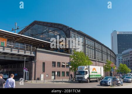 Berlin Deutschland - April 20. 2018: Bahnhof Berlin Friedrichstraße Stockfoto