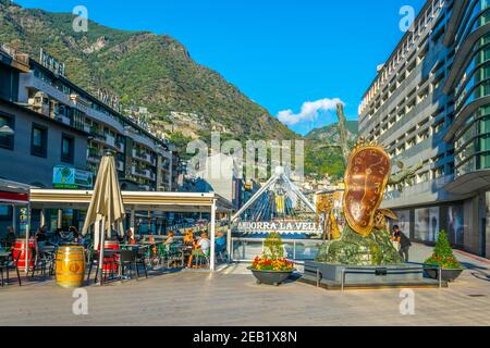 ANDORRA LA VELLA, ANDORRA, 29. SEPTEMBER 2017: Noblesse du Temps Skulptur entworfen von Salvador Dali in Andorra la Vella Stockfoto