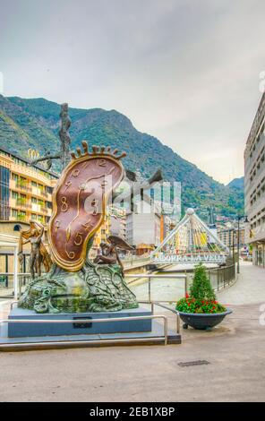 ANDORRA LA VELLA, ANDORRA, 30. SEPTEMBER 2017: Noblesse du Temps Skulptur entworfen von Salvador Dali in Andorra la Vella Stockfoto