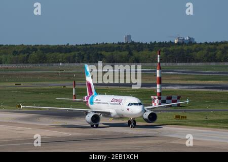 Berlin Deutschland - April 21. 2018: Eurowings airbus A319 am Flughafen Berlin-Tegel Stockfoto