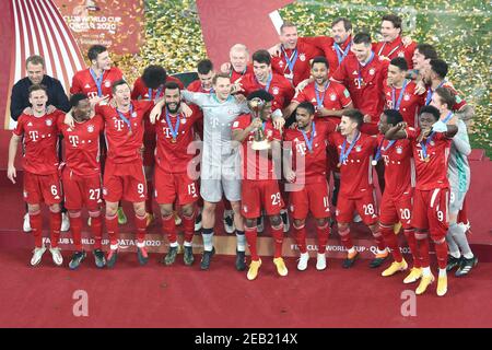 Ar Rayyan, Katar. Februar 2021, 11th. Die Bayern-Münchner feiern mit der Trophäe nach dem FIFA-Club-Weltcup-Finale zwischen dem FC Bayern München und Tigres UANL im Education City Stadium. Quelle: Mahmoud Hefnawy/dpa/Alamy Live News Stockfoto