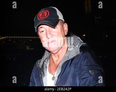 **Datei Foto** Bruce Springsteen Details ergeben sich aus der Verhaftung des DWI im November. NEW YORK, NY - OKTOBER 25: Bruce Springsteen sah am 25. Oktober 2017 Backstage im Springsteen am Broadway im Walter Kerr Theater in New York City. Kredit: RW/MediaPunch Stockfoto