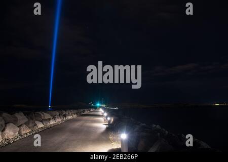 Das Imagine Peace Tower Licht auf der Insel Vidy in Reykjavik Island Stockfoto