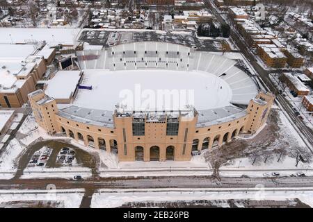 Eine Luftaufnahme eines schneebedeckten Ryan-Feldes, Sonntag, 7. Februar 2021, in Evanston, Illinois. Das Stadion ist die Heimat der Northwestern University Wildc Stockfoto