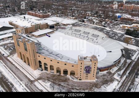 Eine Luftaufnahme eines schneebedeckten Ryan-Feldes, Sonntag, 7. Februar 2021, in Evanston, Illinois. Das Stadion ist die Heimat der Northwestern University Wildc Stockfoto