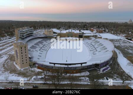 Eine Luftaufnahme eines schneebedeckten Ryan-Feldes, Sonntag, 7. Februar 2021, in Evanston, Illinois. Das Stadion ist die Heimat der Northwestern University Wildc Stockfoto