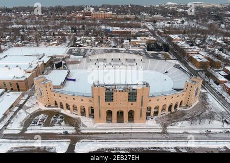 Eine Luftaufnahme eines schneebedeckten Ryan-Feldes, Sonntag, 7. Februar 2021, in Evanston, Illinois. Das Stadion ist die Heimat der Northwestern University Wildc Stockfoto