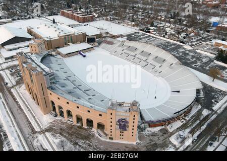 Eine Luftaufnahme eines schneebedeckten Ryan-Feldes, Sonntag, 7. Februar 2021, in Evanston, Illinois. Das Stadion ist die Heimat der Northwestern University Wildc Stockfoto