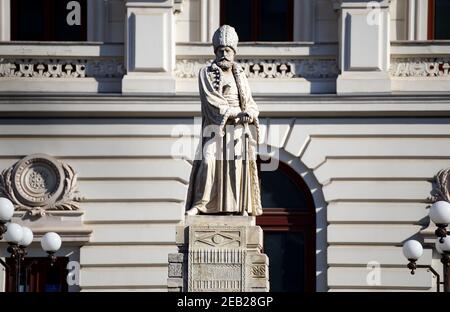 Bukarest, Rumänien - 04. Februar 2021: Die Spatharios Mihai Cantacuzino Statue, Carrara Marmor, erste Statue gebaut in Bukarest (1865-1869), durch die s Stockfoto