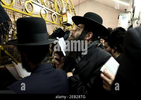 Lezajsk, POLEN - 5. MÄRZ 2018 : Todestag von Tzadik Elimelech Weissblum in Lezajsk Stockfoto