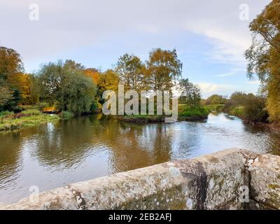 Essex Bridge im Herbst, Staffordshire Great Haywood, Stafford, Black Country, River Trent, Stream, Shugborough Hall Estate, Cannock Stockfoto