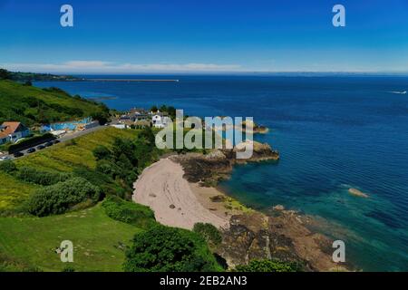 Blick vom Mont Orguiel Schloss in Richtung St. Catherines Breakwater, Jersey, Kanalinseln Stockfoto