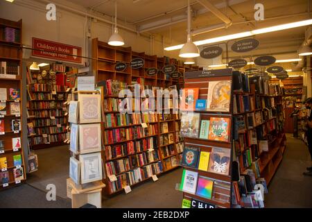 Historisches Harvard Book Store in der 1256 Massachusetts Avenue neben Old Harvard Yard in Cambridge, Massachusetts, USA. Stockfoto