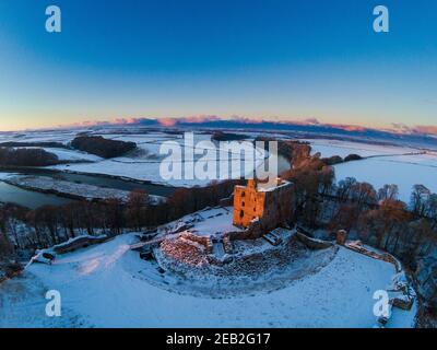 Luftaufnahme von Norham Castle, die Wache über dem Fluss Tweed steht ein beliebtes Thema von Turner, die viel von seinem Ruhm zu ihm zugeschrieben. Stockfoto