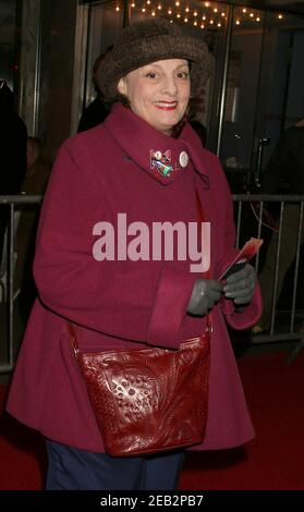 Dana Ivey bei einer Vorführung des HBO-Dokumentarfilmes 'Inside: Deep Throat' im Pariser Theater in New York City am 7. Februar 2005. Foto: Henry McGee/MediaPunch Stockfoto