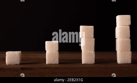 Reduzieren Zucker Konzept. Würfelzucker in rückläufigen Chart Stockfoto