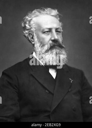 Jules Gabriel Verne (1828–1905), französischer Schriftsteller, Dichter und Dramatiker, der vor allem für seine Abenteuerromane Journey to the Center of the Earth (1864), Twenty Thousand Leagues under the Seas (1870) und Around the World in Eighty Days (1872) bekannt ist. Foto c1876 von Étienne Carjat. Stockfoto