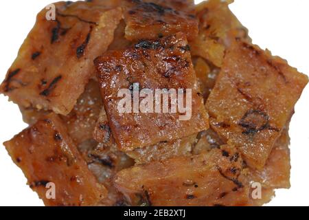 Nahaufnahme von kohlegrilliertem chinesischem Bakkwa aus Hühnerfleisch. Ähnlich wie ruckartig, ist dies eine beliebte Delikatesse, die während des chinesischen Neujahrs gegessen wird. Stockfoto