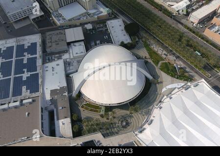 Eine Luftaufnahme der Anaheim Convention Center Arena, Mittwoch, 10. Februar 2021, in Anaheim, Calif. Die Anlage wird als Indoor-Volleyball V dienen Stockfoto