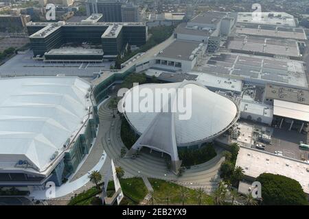 Eine Luftaufnahme der Anaheim Convention Center Arena, Mittwoch, 10. Februar 2021, in Anaheim, Calif. Die Anlage wird als Indoor-Volleyball V dienen Stockfoto