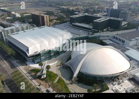 Eine Luftaufnahme der Anaheim Convention Center Arena, Mittwoch, 10. Februar 2021, in Anaheim, Calif. Die Anlage wird als Indoor-Volleyball V dienen Stockfoto