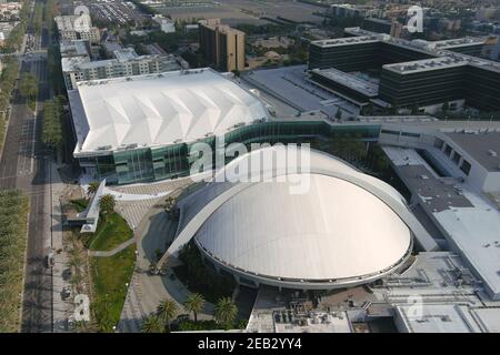 Eine Luftaufnahme der Anaheim Convention Center Arena, Mittwoch, 10. Februar 2021, in Anaheim, Calif. Die Anlage wird als Indoor-Volleyball V dienen Stockfoto