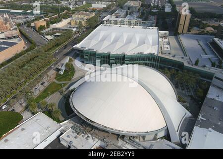 Eine Luftaufnahme der Anaheim Convention Center Arena, Mittwoch, 10. Februar 2021, in Anaheim, Calif. Die Anlage wird als Indoor-Volleyball V dienen Stockfoto