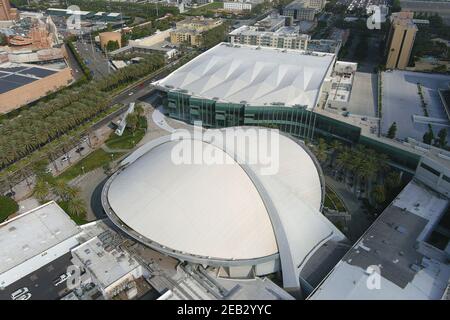 Eine Luftaufnahme der Anaheim Convention Center Arena, Mittwoch, 10. Februar 2021, in Anaheim, Calif. Die Anlage wird als Indoor-Volleyball V dienen Stockfoto