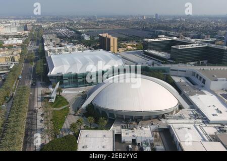 Eine Luftaufnahme der Anaheim Convention Center Arena, Mittwoch, 10. Februar 2021, in Anaheim, Calif. Die Anlage wird als Indoor-Volleyball V dienen Stockfoto