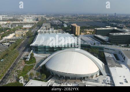 Eine Luftaufnahme der Anaheim Convention Center Arena, Mittwoch, 10. Februar 2021, in Anaheim, Calif. Die Anlage wird als Indoor-Volleyball V dienen Stockfoto