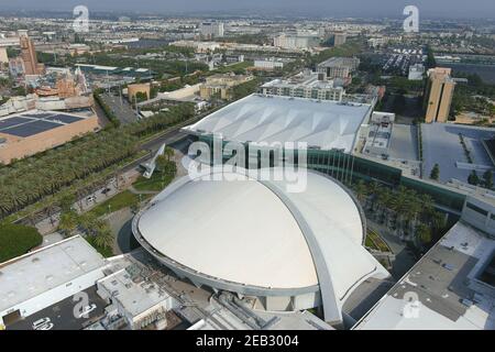 Eine Luftaufnahme der Anaheim Convention Center Arena, Mittwoch, 10. Februar 2021, in Anaheim, Calif. Die Anlage wird als Indoor-Volleyball V dienen Stockfoto