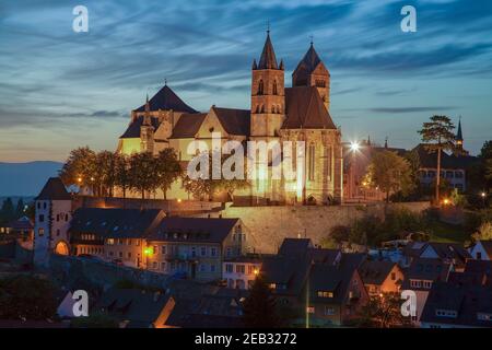 Altstadt und Stephansmünster bei Nacht in Breisach am Rhein, Oberrhein, Schwarzwald, Baden-Württemberg Stockfoto