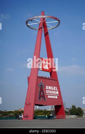 Das große FESTZELT Zeichen am Angel Stadium von Anahiem, Mittwoch, 10. Februar 2021, in Anaheim, Kalif. Stockfoto