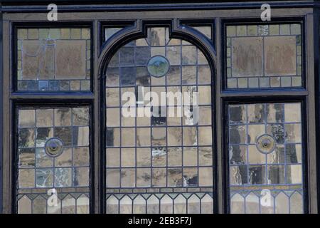 Detail des bedrahteten Fensters mit reflektiertem Licht Stockfoto