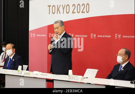 Tokio, Japan. Februar 2021, 12th. Yoshiro Mori, Präsident des Organisationskomitees der Olympischen Spiele 2020 in Tokio, kündigt seinen Rücktritt an, da er bei einem Treffen mit ratsmitgliedern und Vorstandsmitgliedern am Sitz des Komitees in Tokio am 12. Februar 2021 die Verantwortung für seine sexistischen Kommentare übernimmt. Quelle: POOL/ZUMA Wire/Alamy Live News Stockfoto