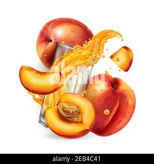 Spritzer Fruchtsaft in einem Glas unter frischen Pfirsichen. Stockfoto