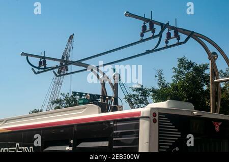 Ladestation für Elektrobusse. Fotografiert in Tel Aviv, Israel Busse Stockfoto