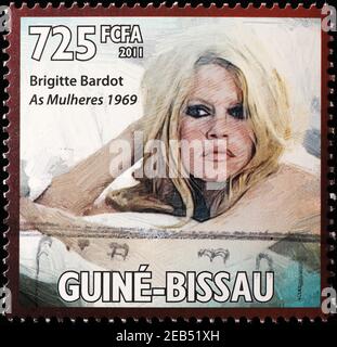 Schönes Porträt von Brigitte Bardot auf afrikanischer Briefmarke Stockfoto