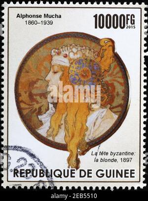 Illustration der Frau von Mucha auf Briefmarke von Guinea Stockfoto