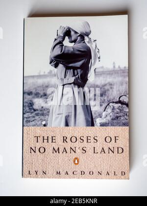 Stock Foto des Buches die Rosen von Niemandsland, von der Autorin und Historikerin Lyn Macdonald; Penguin Books, 1980 Stockfoto