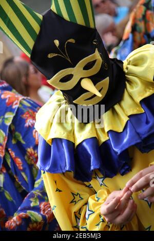 LISSABON, PORTUGAL - 12. Mai 2018: Das berühmte iberische Mascara Festival, das jedes Jahr in Lissabon stattfindet. Die "angefragte" Parade dauert immer pl Stockfoto