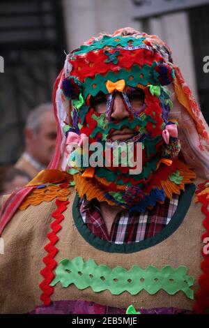 LISSABON, PORTUGAL - 12. Mai 2018: Das berühmte iberische Mascara Festival, das jedes Jahr in Lissabon stattfindet. Die "angefragte" Parade dauert immer pl Stockfoto