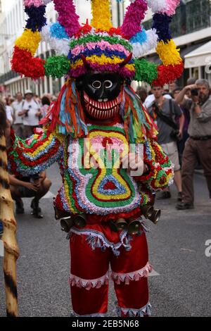 LISSABON, PORTUGAL - 12. Mai 2018: Das berühmte iberische Mascara Festival, das jedes Jahr in Lissabon stattfindet. Die "angefragte" Parade dauert immer pl Stockfoto