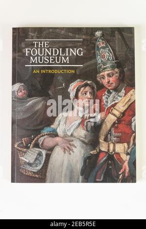 Stock Foto eines Taschenbuchführers zum Foundling Museum, Bloomsbury, London, UK; Cover zeigt ein Detail aus einem William Hogarth Gemälde. Stockfoto