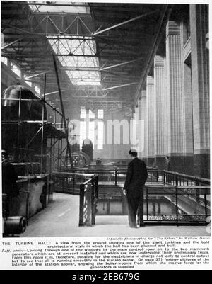 Battersea Power Station - die Turbinenhalle, Blick vom Boden aus, zeigt die riesigen Turbinen - 1933 Stockfoto