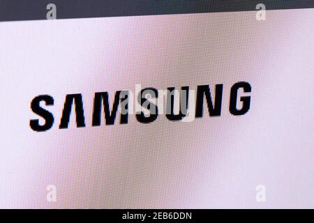 Nahaufnahme des Bildschirms mit dem Samsung-Logo Stockfoto