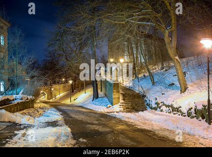 Die St. Augustin Kirche von Coburg im Winter bei Nacht, Deutschland Stockfoto