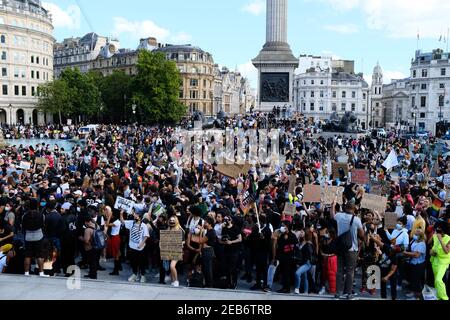LONDON - 20th. JUNI 2020: Schwarze Menschenleben auf dem Trafalgar Square. Stockfoto
