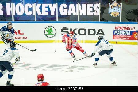 Malmoe, Schweden. Februar 2021, 11th. Maxim Groshev (90) von Russland gesehen in der Beijer Hockey Games 2021 Spiel zwischen Russland und Finnland in Malmoe Arena in Malmoe. (Foto Kredit: Gonzales Foto/Alamy Live News Stockfoto